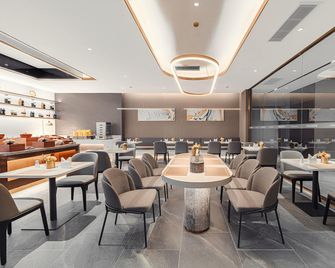 Home Inn Plus Hotel (Changji Haitang Tianjie Naan Culture Food Street Branch) - Changji - Restaurant