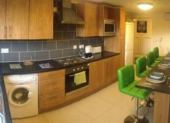 Alton Apartments - Bradford - Kuchnia