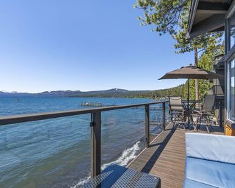 Quiet Lakefront Tahoe Condo with 180 Degree Views, Close to Skiing and Downtown Tahoe City - Tahoe City - Balcón