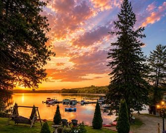Little Hawk Resort & Marina - Algonquin Highlands - Vista del exterior