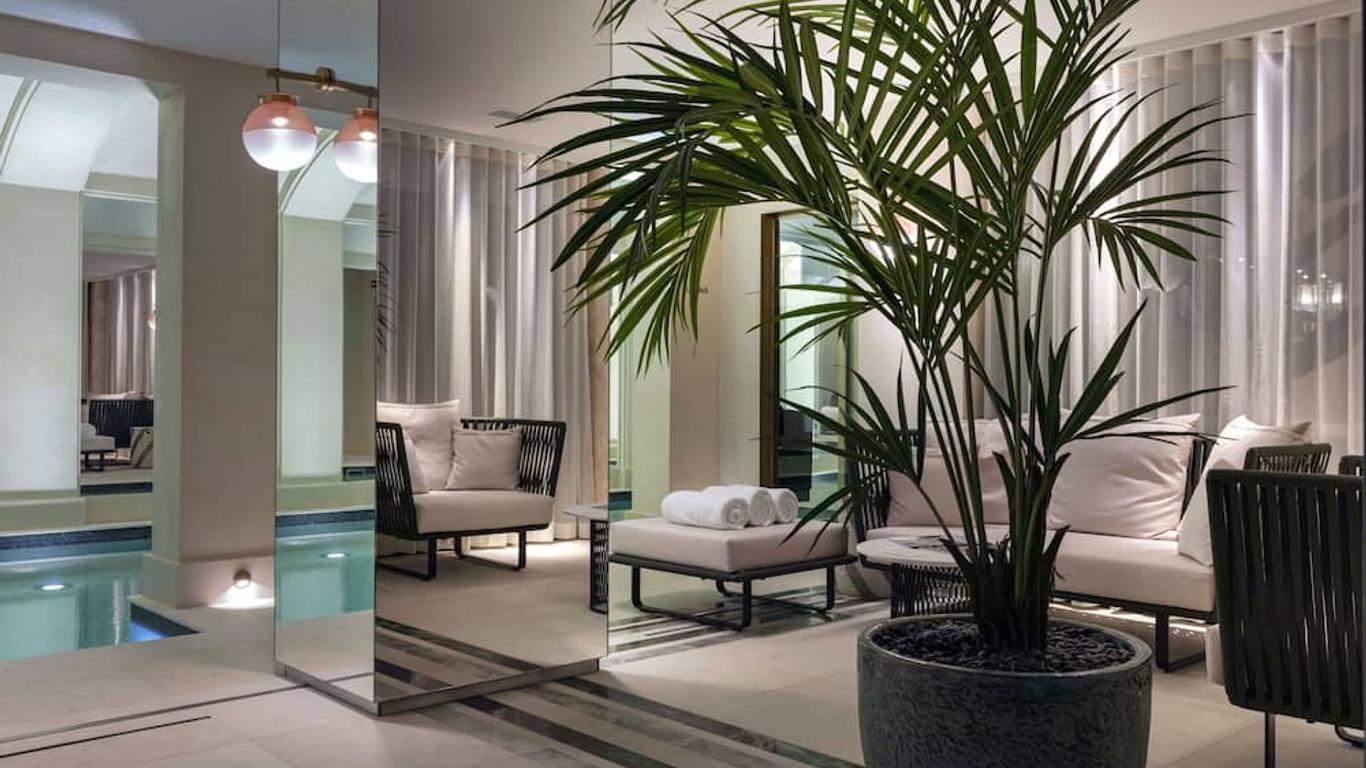 ليه جاردن دو فوبور أوتل إيه سبا باي سيسايدو