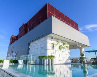 Wink Hotel Can Tho Centre, Unscripted by Hyatt - Can Tho - Piscina