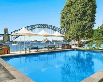 Harbourside7 - modern 1br unit with fab views - North Sydney - Басейн