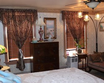 Carriage Stop Bed & Breakfast - Palmyra - Bedroom