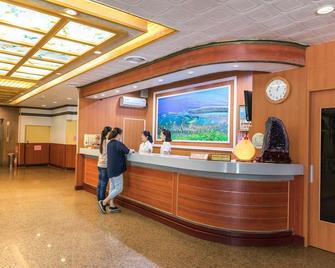 Sheng Kuo Hotel - Magong City - Front desk