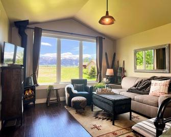 Ross Creek Cabin #2 Spectacular Mountain Views - Belgrade - Sala de estar