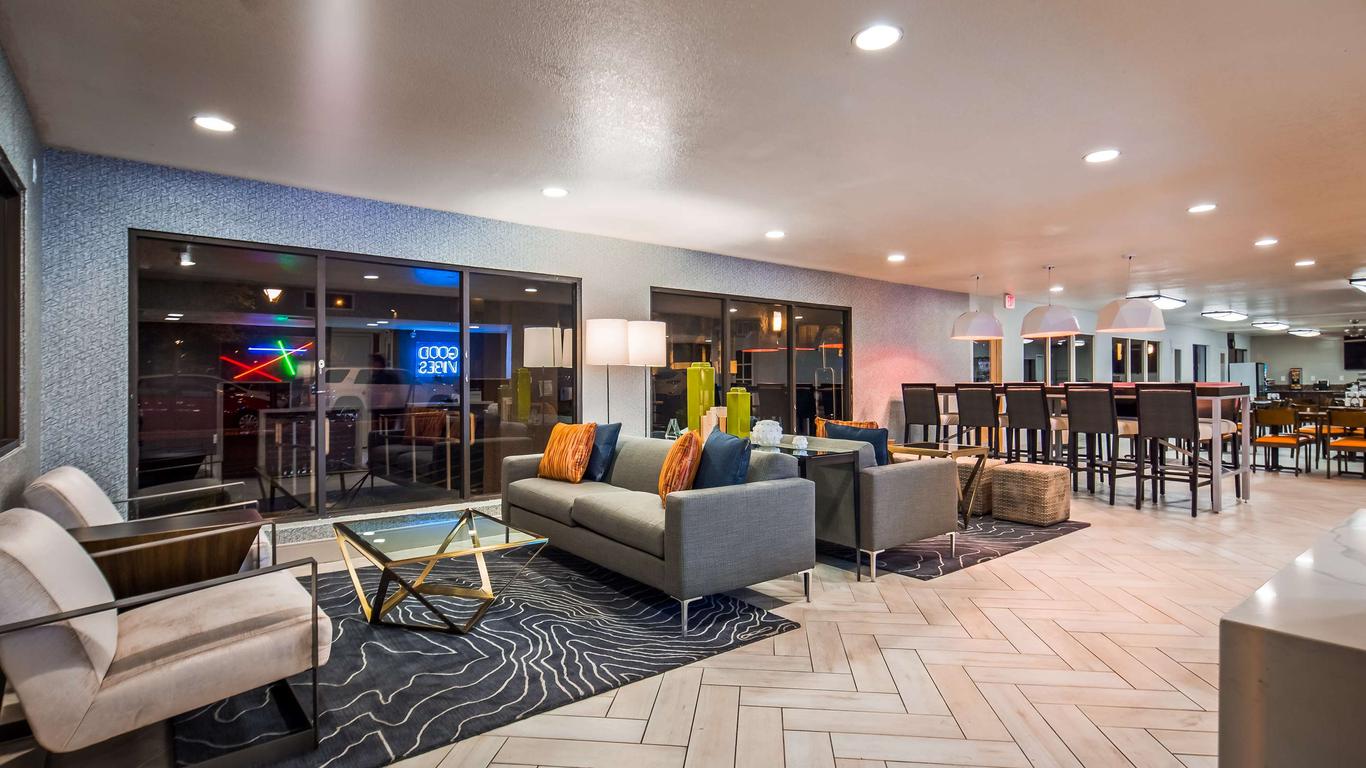 Best Western Innsuites Phoenix Hotel & Suites