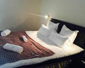 Kamho Pension Hotel - Windhoek - Bedroom