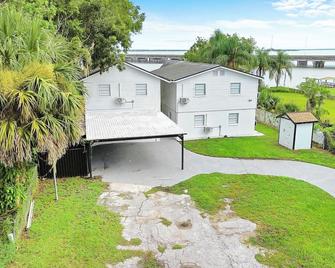 Lake Retreat Oviedo 1 Bed - Lake Mary - Building