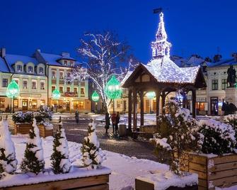 Hotel Ambasadorski - ז'שוב - בניין