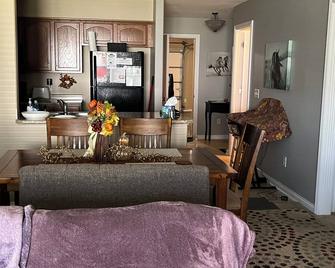 Quiet 2 Bedroom Home in Auburn, Indiana - Auburn