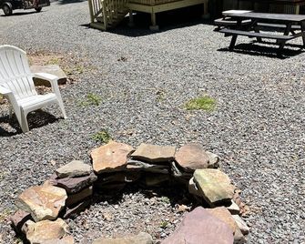 Ricketts Glen Fern View Cabin - Benton - Patio