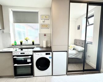 Unique Modern, Private Apartment,15 Mins To Central London - London - Kitchen