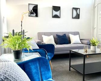 2Bed House-10min drive to Durham - Durham - Salon