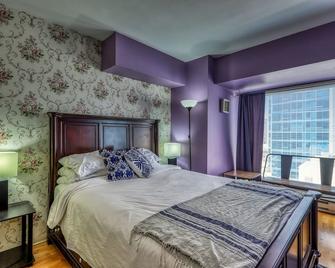 Boho Chic Condo w/Balcony, Shared Grills, Hot Tub, Pool - near Pike Place Market - Seattle - Bedroom