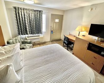 Days Inn & Suites by Wyndham Arlington Near Six Flags - ארלינגטון - חדר שינה