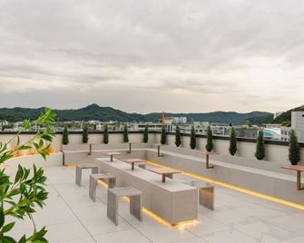 Brown Dot Hotel Andong Taehwa - Andong - Balcony