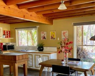 Birdie and Brad's Broomfield Retreat. - Kingston - Restaurant