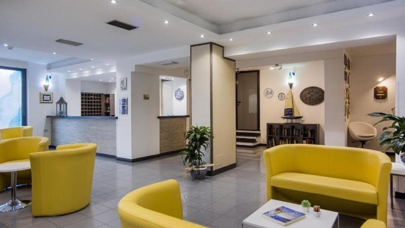 Hotel Riviera 3 Stelle Con Piscina Estiv