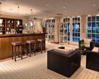 Hotel Vier Jahreszeiten Binz - בינץ - בר