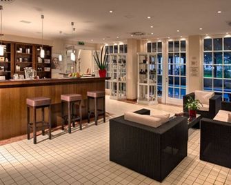 Hotel Vier Jahreszeiten Binz - Binz - Bar