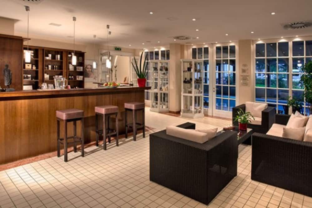Hotel Vier Jahreszeiten Binz - בינץ - בר