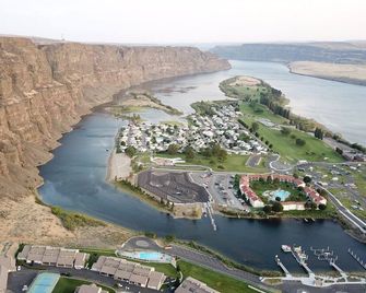 Beautiful Fully Remodeled Condo Sleeps 6-8 - Quincy - Gebouw