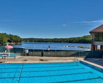4 Season Lakeview Chalet In The Hideout Gated Community! - Lake Ariel - Piscina