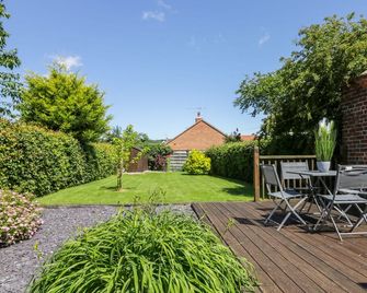 The Cottage - Pickering - Patio