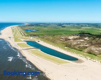 Strandhotel Camperduin - Schoorl - Building