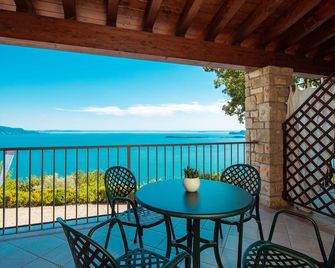 Domina Borgo degli Ulivi - Garda Lake - Gardone Riviera - Balcony