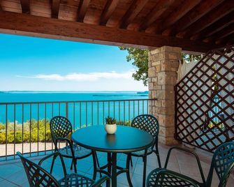 Domina Borgo degli Ulivi - Garda Lake - Gardone Riviera - Balcony
