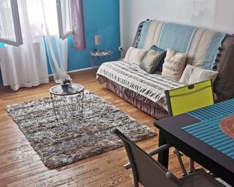 Appartement au coeur de Cours La Ville - Cours - Sala de estar