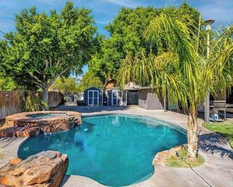 Casa Yuma: Modern, peaceful home with pool - Yuma - Pool