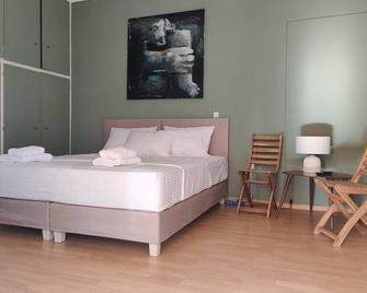 Cosy 1BR Apt with Balcony in Vibrant Exarcheia - Athen - Schlafzimmer