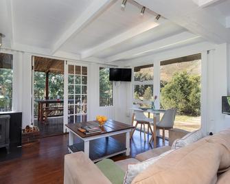 La Ferme Guest Farm - Hot Tubs - Franschhoek - Living room