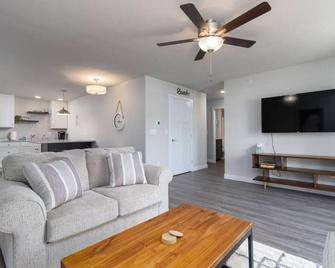 7B · Grand Prairie Mall + Louisville Slugger Winning - Peoria - Living room
