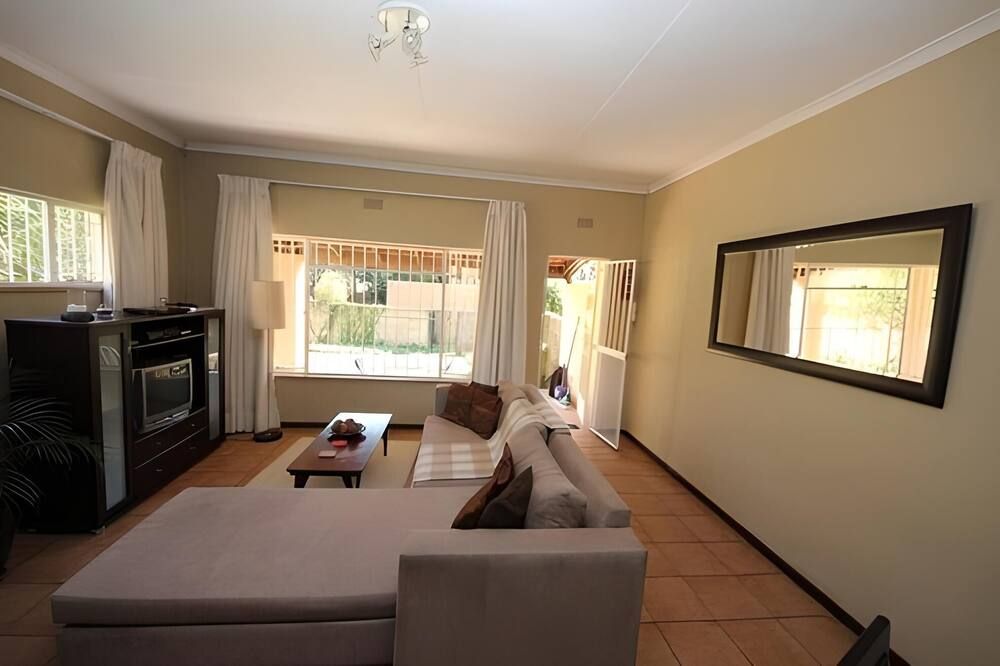 The Munday - B&B - Bedfordview - Living room