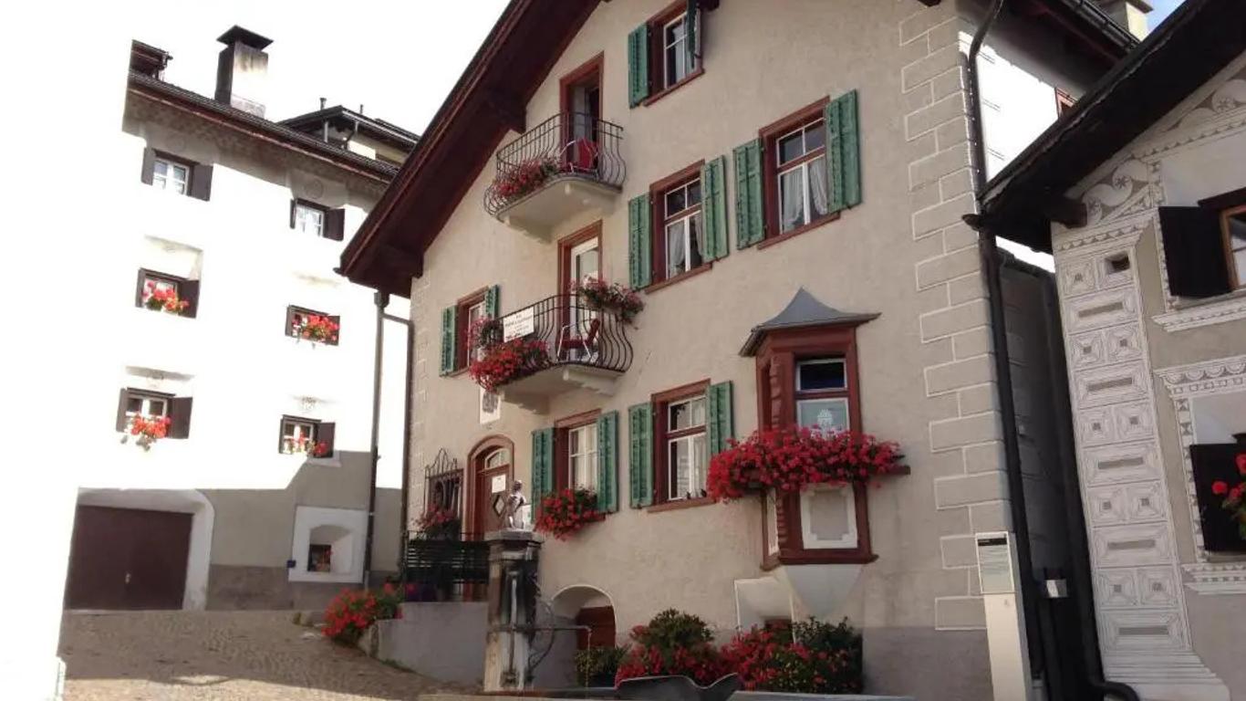 Backpackerhotel Chasa Valär