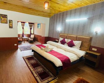 Hotel Hilltop - Manali - Bedroom