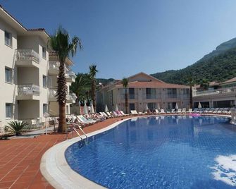 The Blue Lagoon Deluxe Hotel - Ölüdeniz - Piscina