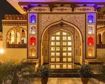 Umaid Haveli-A Heritage Style Hotel & Resort - ג'איפור - כניסה למלון