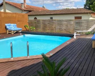 Chambre zen - Saint-Médard-de-Guizières - Piscina