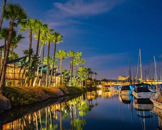 Humphreys Half Moon Inn - San Diego - Building