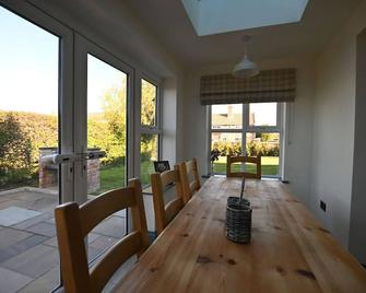Luxury 4 Bedroom Holiday Cottage In East Yorkshire Between Beverley & Hornsea - Beverley - Dining room