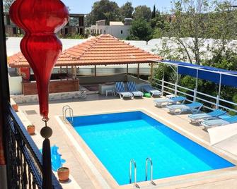 Akay Hotel - Gelemiş - Piscine