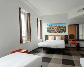 easyHotel Amsterdam Arena Boulevard - Amsterdam - Bedroom