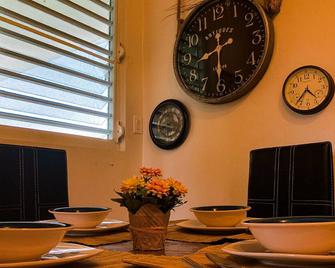 Casa Hacienda R&R, Relax, Enjoy the Beauty of Natural, Surfers Are Welcome - Añasco - Comedor