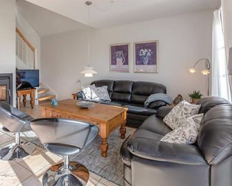 Cozy home in Brenderup Fyn with sauna - Middelfart - Living room