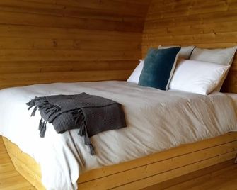 Gladstone Glamping Hut - Martinborough - Bedroom
